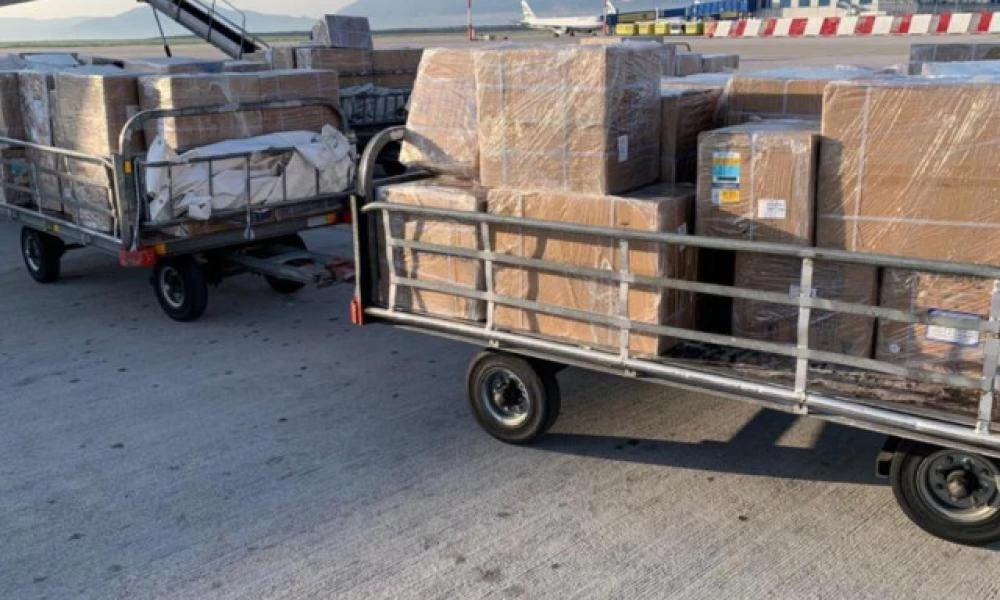 Κορωνοϊός: Στην Αθήνα 1,7 εκατομμύρια μάσκες από την Κίνα